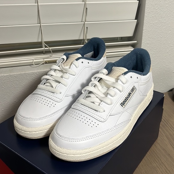 NWT Reebok Women's Club C 85 Shoes - White/Blue/Beige - Code: 100033086 - Picture 5 of 12